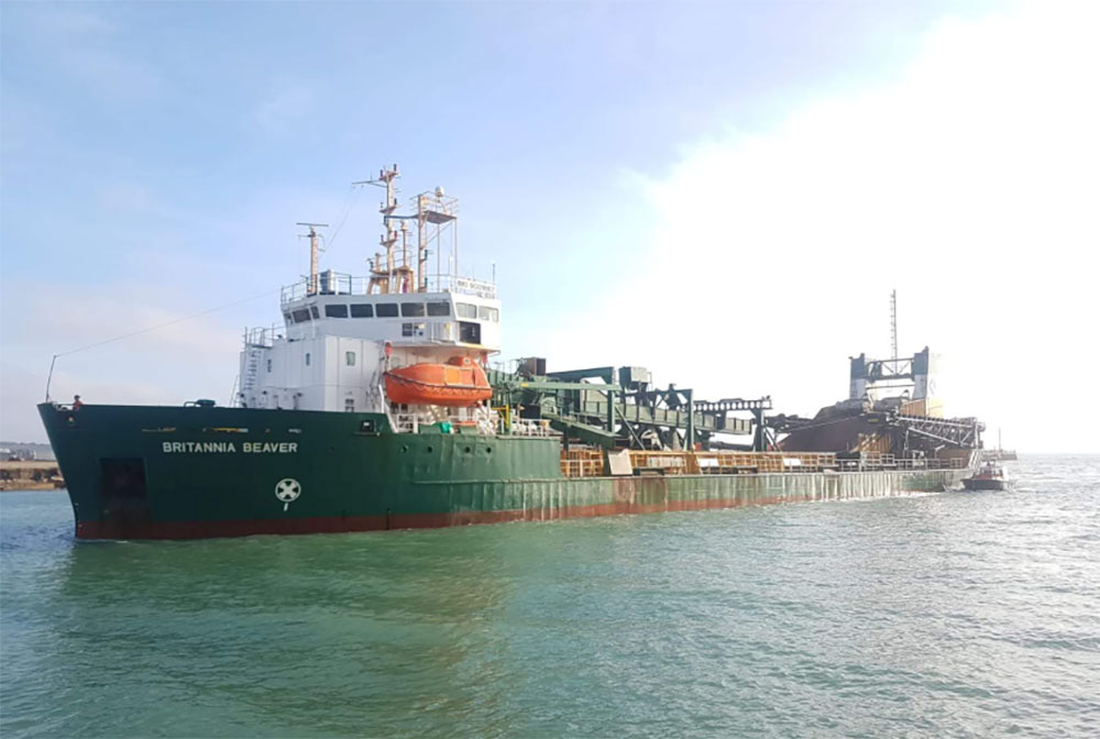 Britannia Beaver Brett Aggregates coming into Newhaven