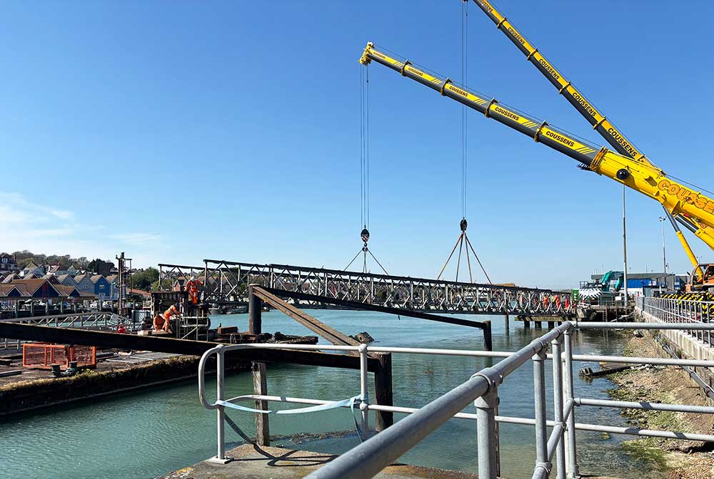 removal of the bailey bridge at Newhaven Port by cranes